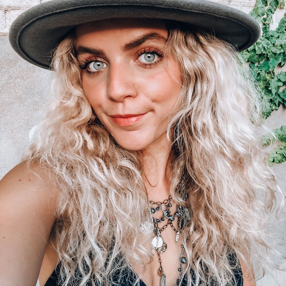 Meet your Posher, Abigael